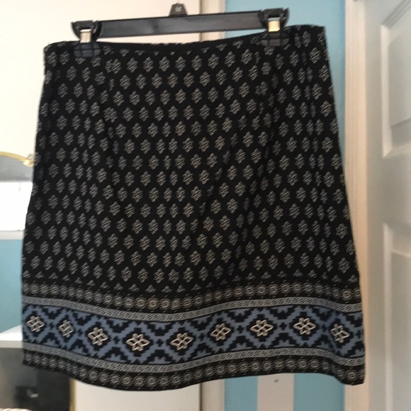 LOFT Black and Blue Patterned Skirt - Picture 2 of 6